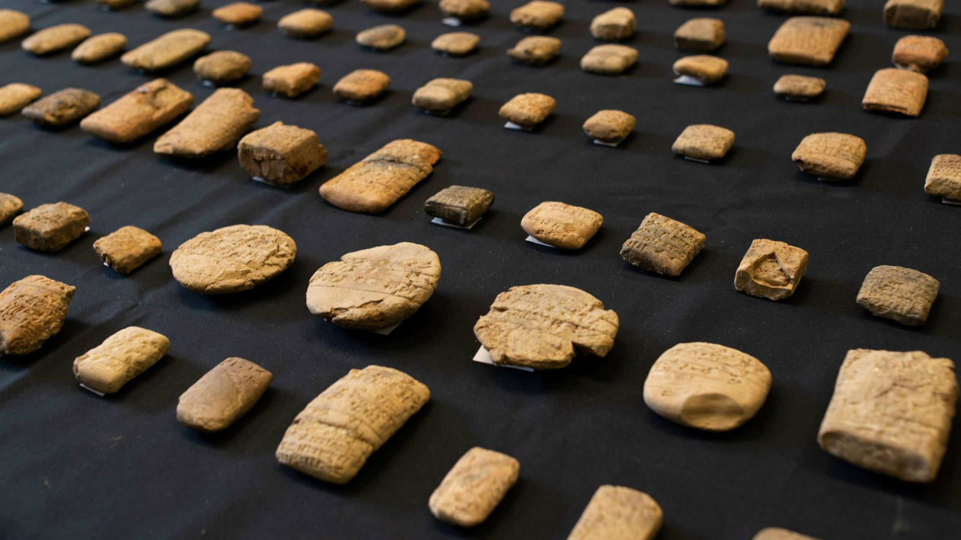 أمريكا تعيد قطعة أثرية يفوق عمرها 3500 سنة للعراق