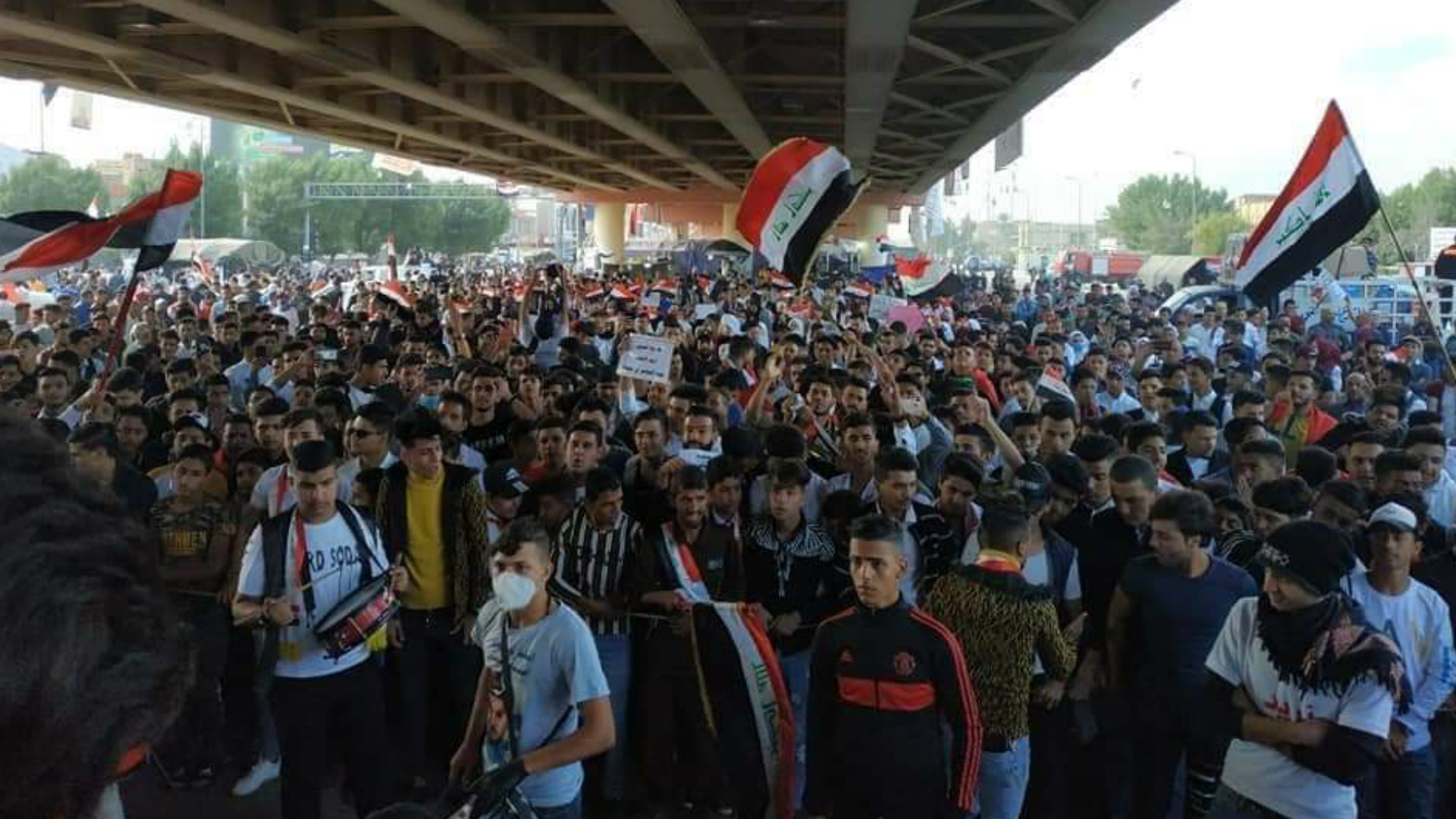 ساحة الثوار في بابل تجذب المتظاهرين ومحبي المطالعة
