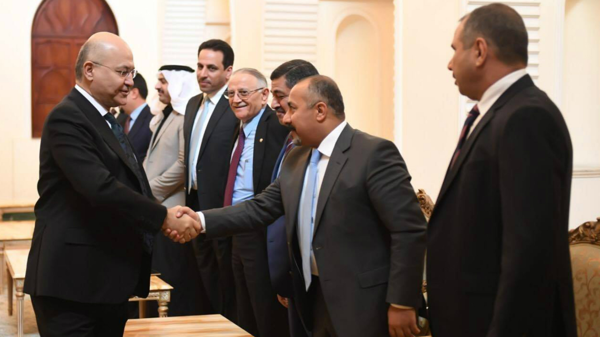 الرئيس صالح يبحث مع عشرات النواب ملف رئاسة الحكومة المقبلة